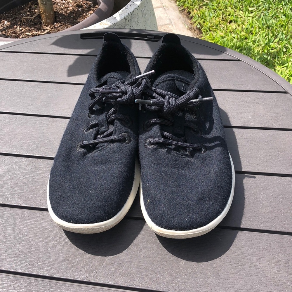 ALLBIRDS WOMENS BLACK WOOL RUNNER SHOES SIZE 8